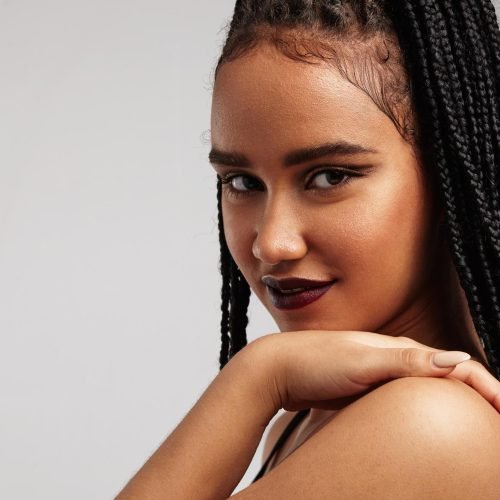 black-woman-with-false-african-braids-wear-golden-makeup